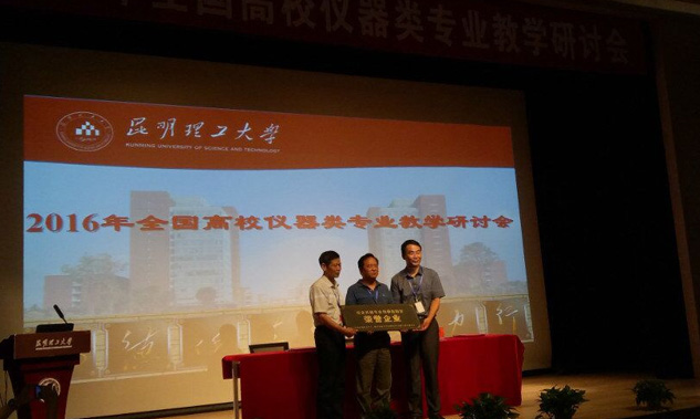 我公司許洪泉總經(jīng)理接受《實(shí)驗(yàn)室超聲波清洗機(jī)儀器及裝備專集》采訪